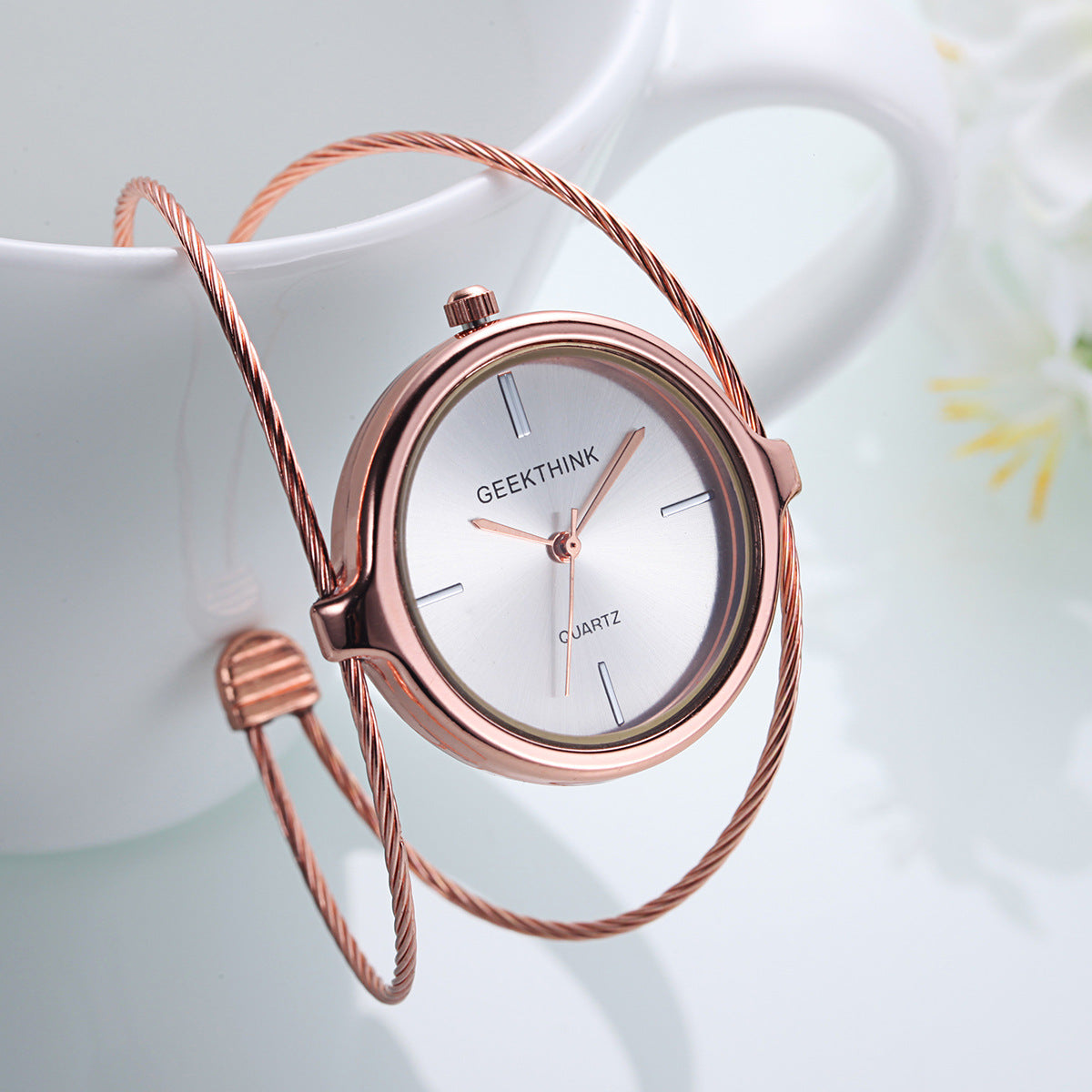Luxury quartz watch with rose gold steel bracelet