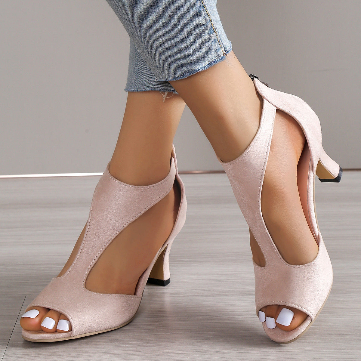 Sandal PEEP TOE with medium heel and zipper in the back