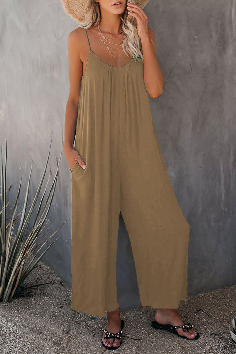 sleeveless loose jumpsuit