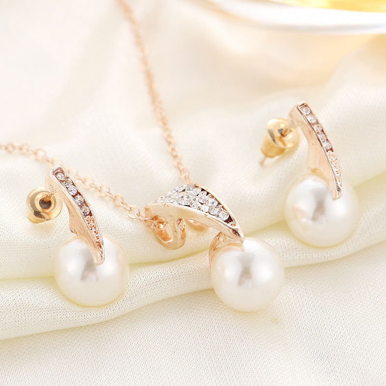 Pearl earring and necklace set